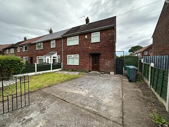 3 Bedroom Apartment To Rent In Robinswood Road, Manchester, M22