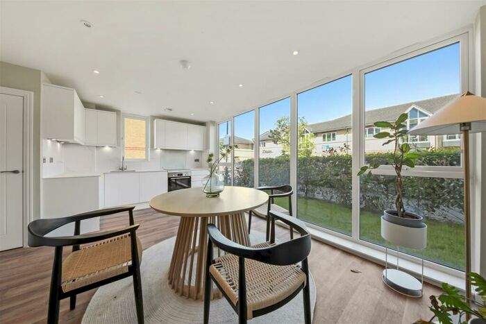 1 Bedroom Flat To Rent In Power Close, Guildford, GU1