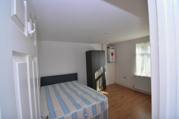 2 Bedroom Flat To Rent In Scarsdale Road, Harrow, HA2