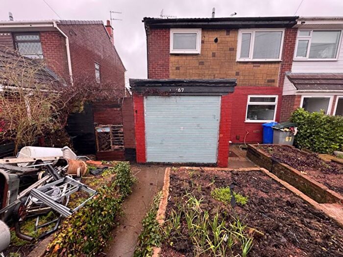 3 Bedroom Semi Detached House For Sale In Lordshire Place, Packmoor, Stoke-On-Trent, ST7