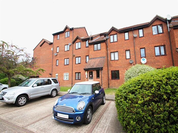 1 Bedroom Flat To Rent In Porters Close, Grays, RM20