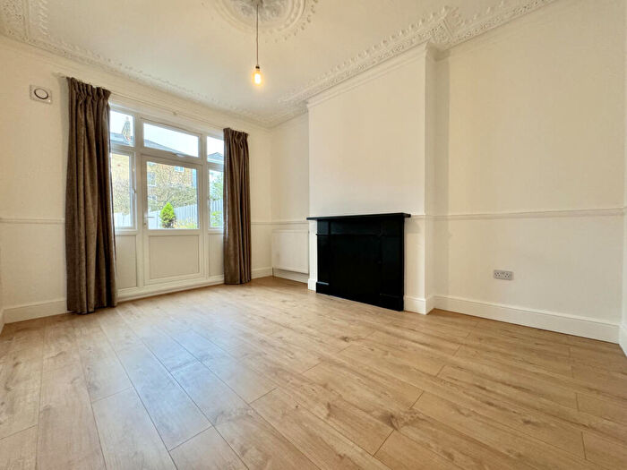 2 Bedroom Flat To Rent In Shaftesbury Road, N19