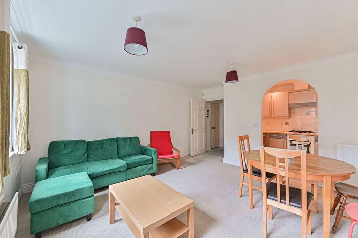 2 Bedroom Flat To Rent In The White House, Tooting, London, SW17
