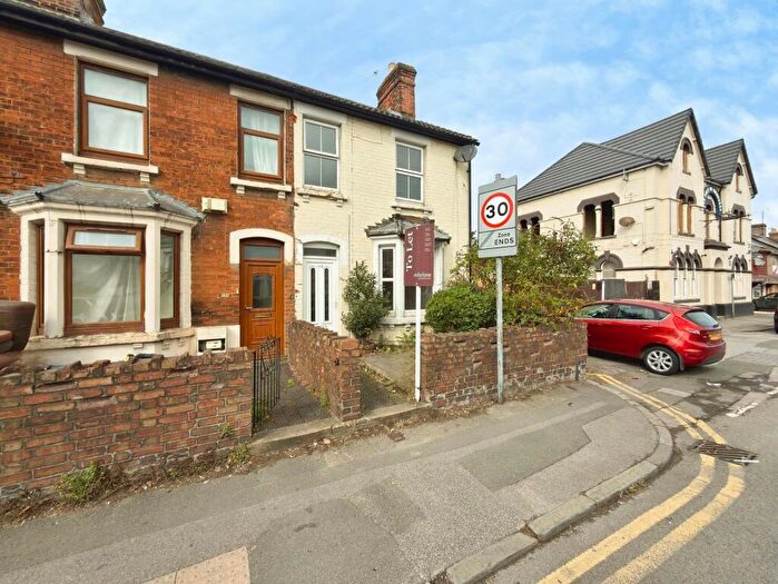 3 Bedroom End Of Terrace House To Rent In Cricklade Road, Swindon, SN2