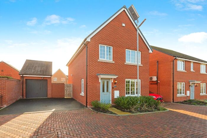 4 Bedroom Detached House For Sale In Blue Rock Drive, Aylesbury, Buckinghamshire, HP18