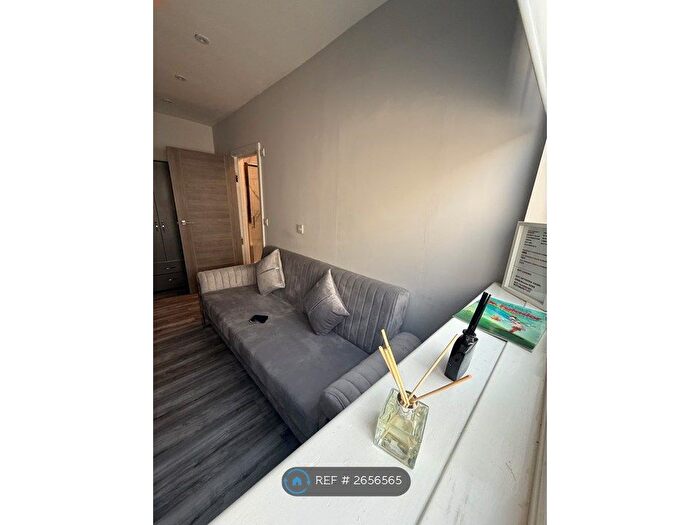 2 Bedroom Flat To Rent In Summerstown, London, SW17