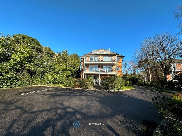 2 Bedroom Flat To Rent In Park Court, Poole, BH14