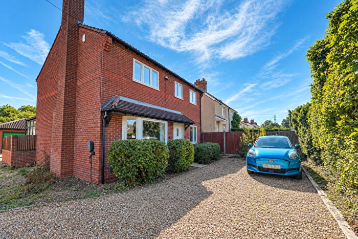 4 Bedroom Detached House For Sale In Bedford Road, Bedford, MK43