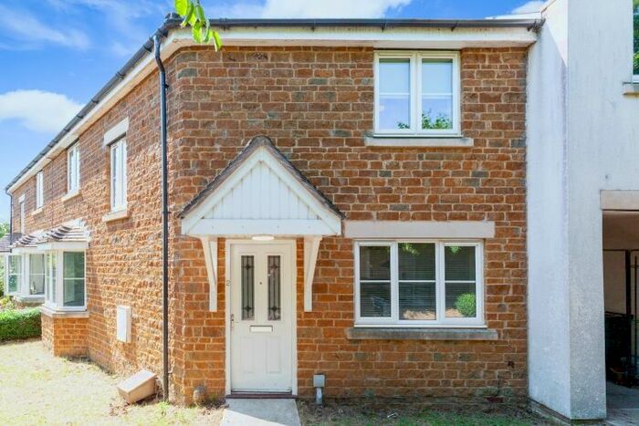 3 Bedroom Semi-Detached House To Rent In Tarragon Walk, Banbury, OX16