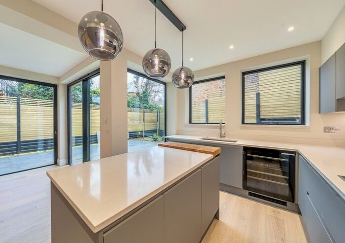 3 Bedroom Flat To Rent In Bloomfield Road, London, N6