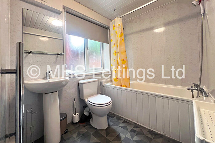 5 Bedroom Flat To Rent In A Cardigan Road, Leeds, LS6
