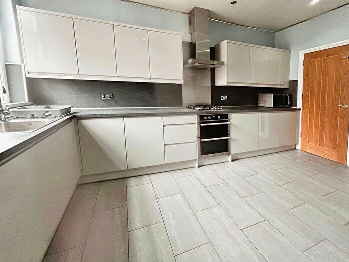 5 Bedroom Semi-Detached House To Rent In Kensington Avenue, Manchester, Greater Manchester, M14