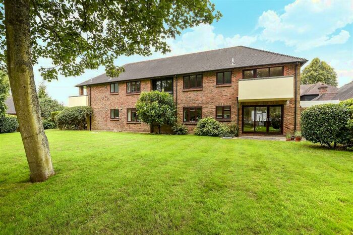 2 Bedroom Flat To Rent In Plainwood Close, Chichester, PO19