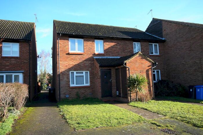 1 Bedroom Maisonette To Rent In Selby Walk, Horsell, Woking, GU21