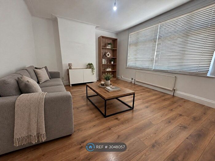 3 Bedroom Terraced House To Rent In Connaught Gardens, London, N13