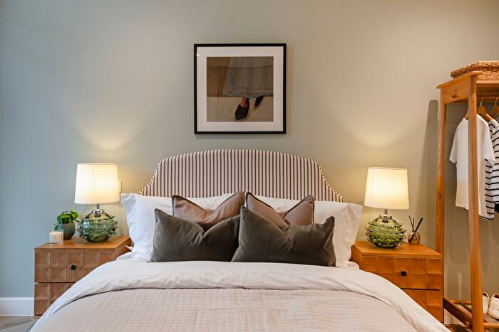 1 Bedroom Flat For Sale In Trinity Road, Wimbledon, SW19