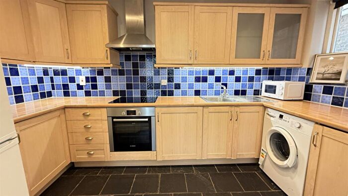 2 Bedroom Flat To Rent In Greencroft Gardens, London, NW6