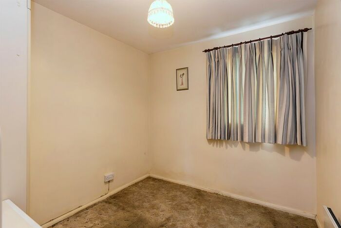 2 Bedroom Flat For Sale In Pembroke Way, Birmingham, B28