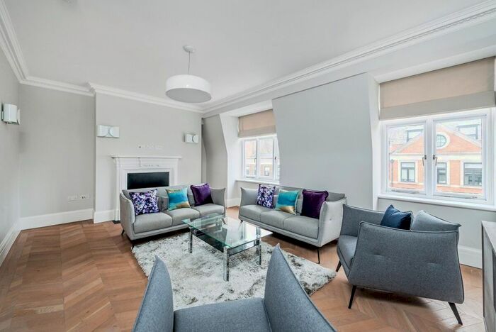 3 Bedroom Flat To Rent In Weymouth Street, London, W1G