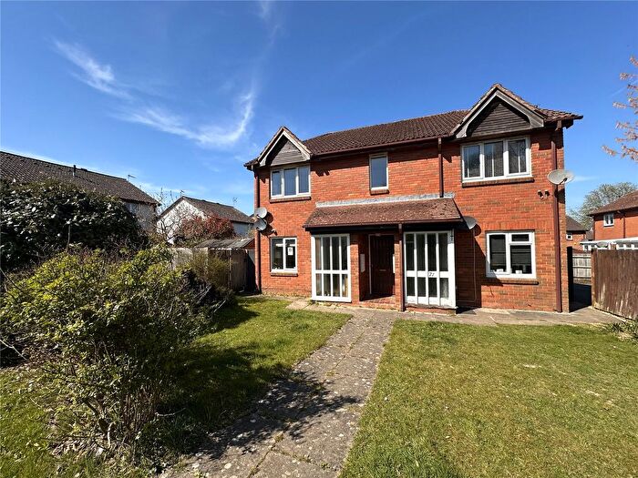 1 Bedroom Flat To Rent In St. Peters Gardens, Wrecclesham, Farnham, Surrey, GU10