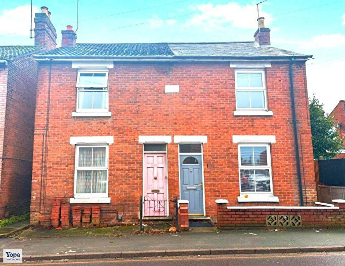 3 Bedroom Semi-Detached House For Sale In Military Road, Colchester, CO1