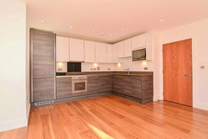 1 Bedroom Flat To Rent In Gullivers Walk, Surrey Quays, London, SE8