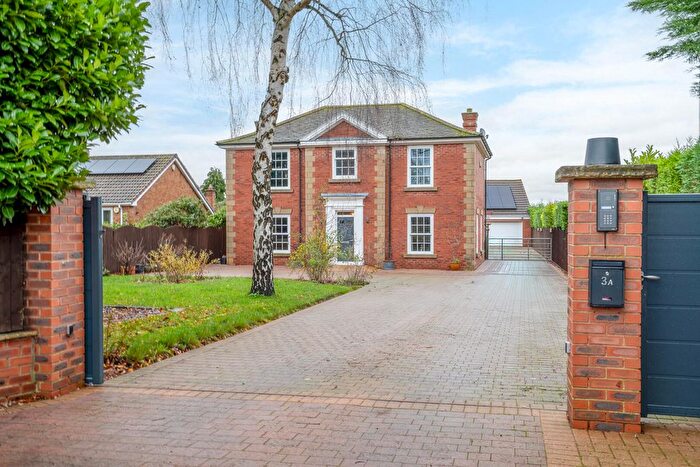 4 Bedroom Detached House For Sale In Selby Road, Riccall, York, YO19