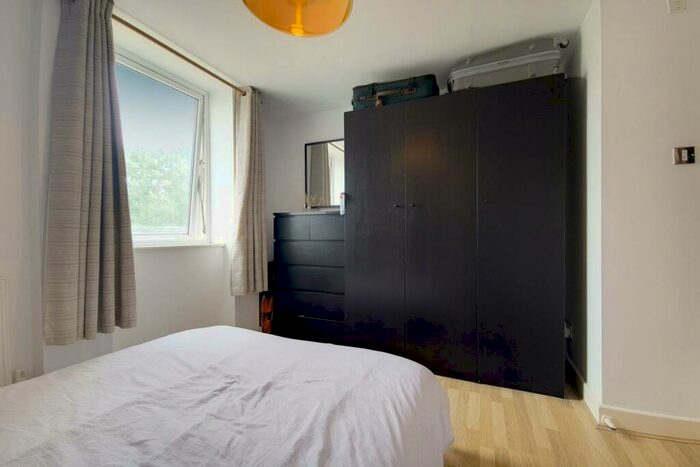 1 Bedroom Flat To Rent In Barrier Point, Royal Docks, London, E16