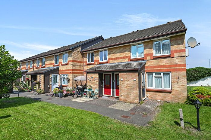 1 Bedroom Flat For Sale In Magnolia Court, Auriol Drive, Uxbridge, UB10