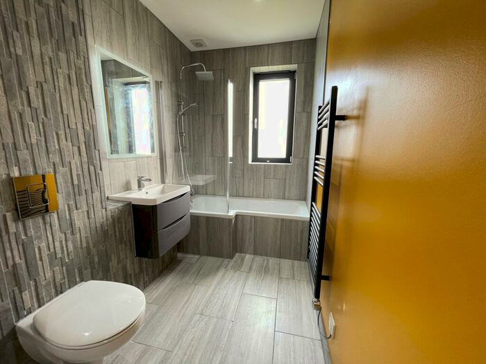 2 Bedroom Flat To Rent In Chingford Road, Walthamstow, E17