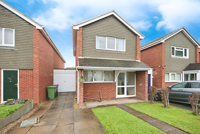 3 Bedroom Link Detached House For Sale In Southfields Close, Coleshill, Birmingham, Warwickshire, B46