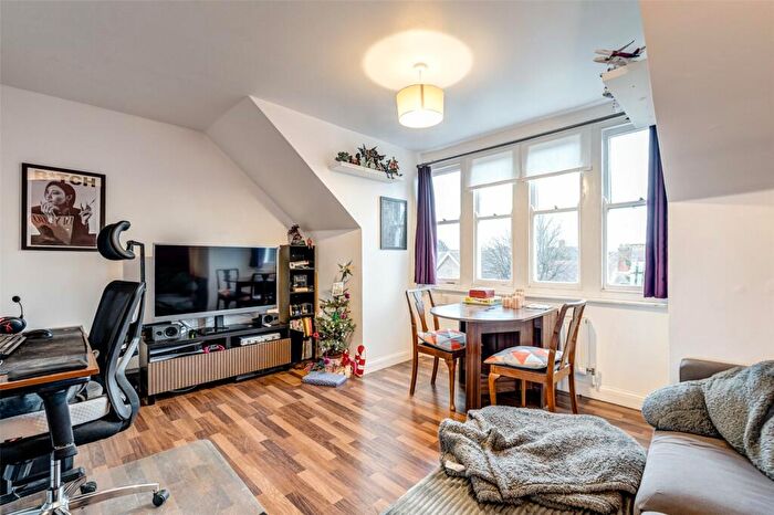 1 Bedroom Flat For Sale In Chaucer Road, Worthing, West Sussex, BN11