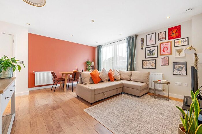 2 Bedroom Flat For Sale In Jeffreys Road, SW4