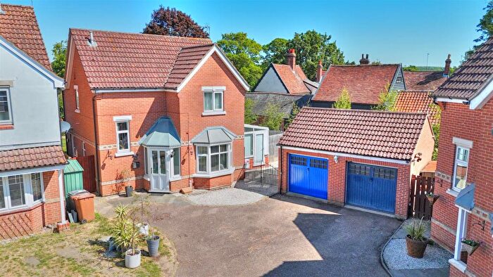 3 Bedroom Detached House For Sale In Hood Drive, Great Blakenham, Ipswich, IP6