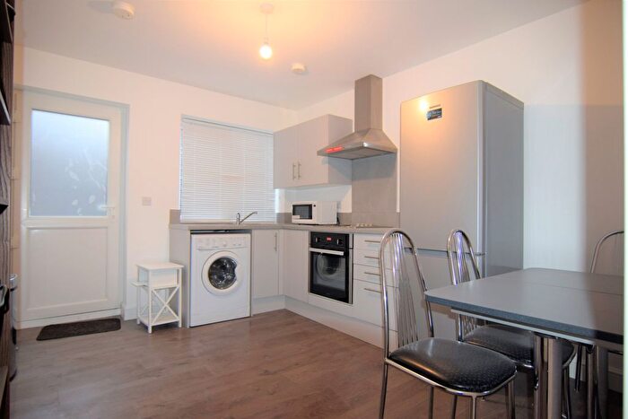 Studio To Rent In Shirehall Park, London, Hendon, NW4