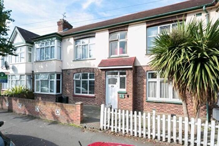 2 Bedroom Flat To Rent In Tufton Road, London, E4