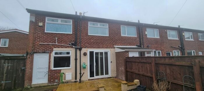 3 Bedroom Flat To Rent In Rowsley Road, Jarrow, NE32