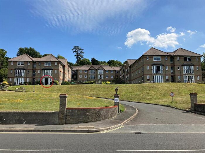 2 Bedroom Apartment For Sale In Egypt Esplanade, Cowes, PO31