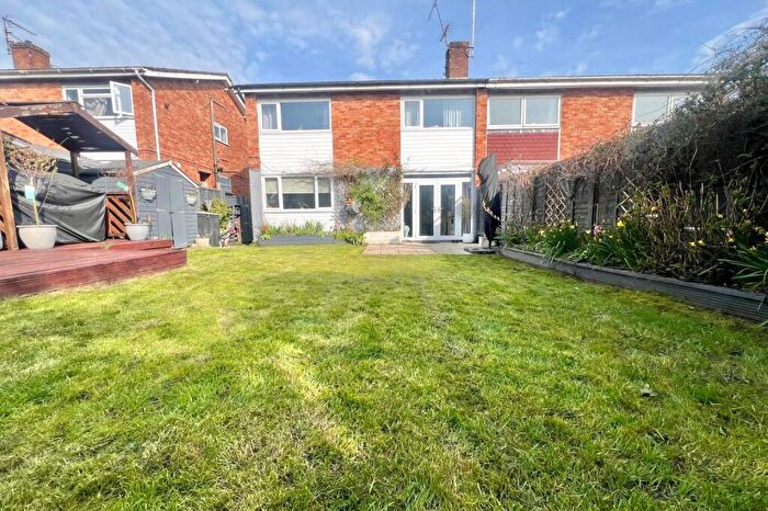 2 Bedroom Maisonette For Sale In Legge Crescent, Aldershot, Hampshire, GU11