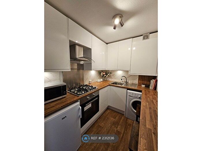 Studio To Rent In Staines Upon Thames, Staines Upon Thames, TW18