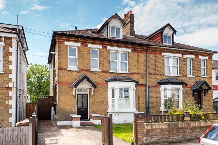 2 Bedroom Apartment For Sale In Prince Of Wales Road, Sutton, Surrey, SM1