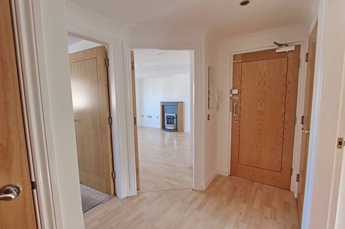 2 Bedroom Flat For Sale In Dingle Close, Radcliffe, M26