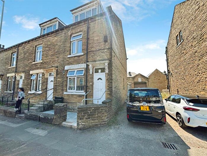 4 Bedroom Terraced House For Sale In Thornton Lane, Bradford, BD5