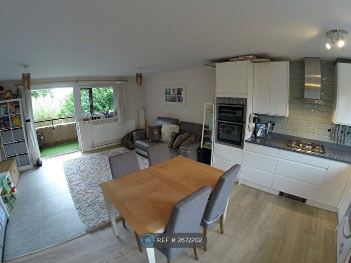3 Bedroom Flat To Rent In Ericcson Close, Wandsworth, SW18
