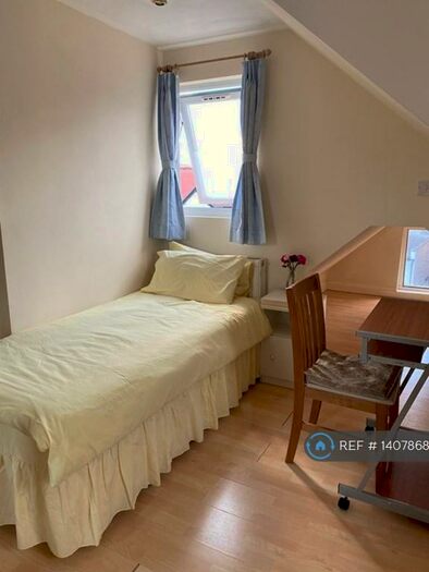 Studio To Rent In Neeld Crescent, London, NW4