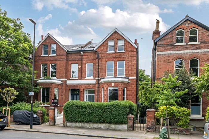 2 Bedroom Flat To Rent In Knatchbull Road London, SE5