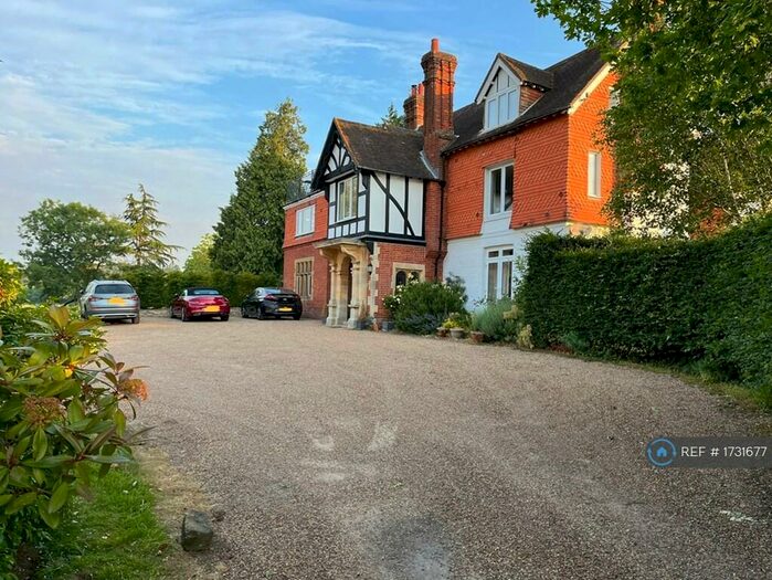 3 Bedroom Flat To Rent In Polsted Manor, Compton, Guildford, GU3