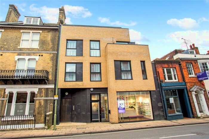 2 Bedroom Apartment To Rent In Southgate Street, Winchester, Hampshire, SO23