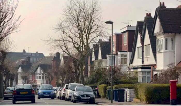 2 Bedroom Apartment To Rent In Ravenscroft Avenue, London, NW11