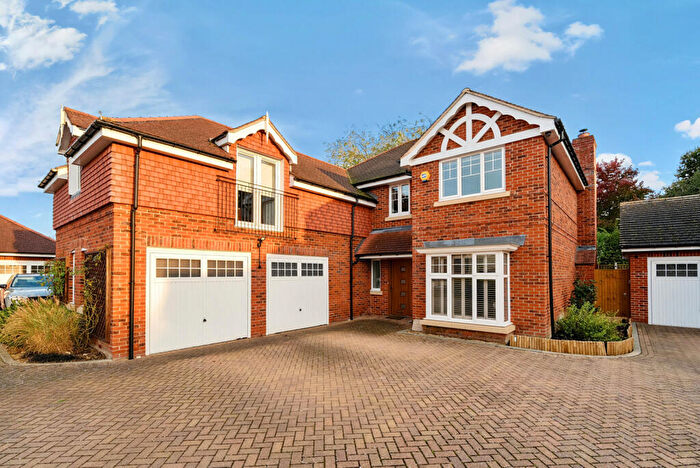 5 Bedroom Detached House For Sale In The Pippins, Swallowfield, Reading, Berkshire, RG7